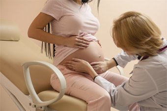 Ginecologistas: O acompanhamento durante a gravidez.
